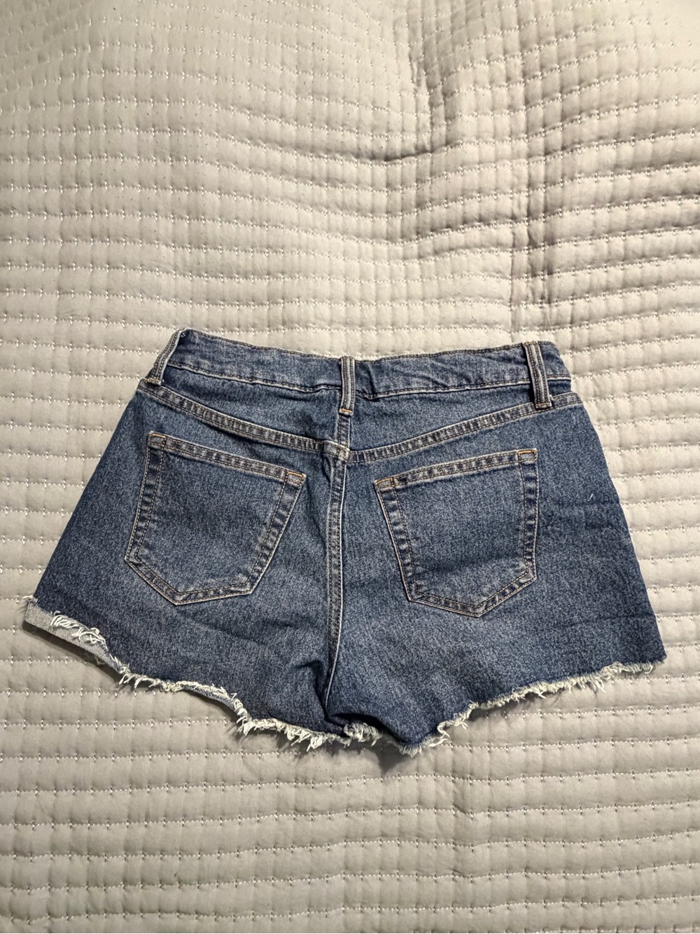 No Boundaries Women's Distressed Denim Cutoff Shorts - Blue - Picture 4 of 5